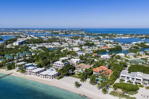 View/Area - 117 Coco Plum Dr #D2, Marathon, FL 33050 photo 9 of 12