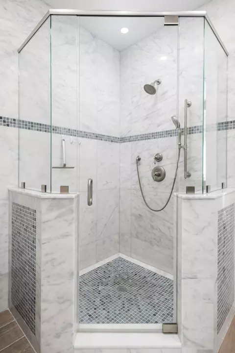 Bath - 117 Coco Plum Dr #D2, Marathon, FL 33050 photo 3 of 3