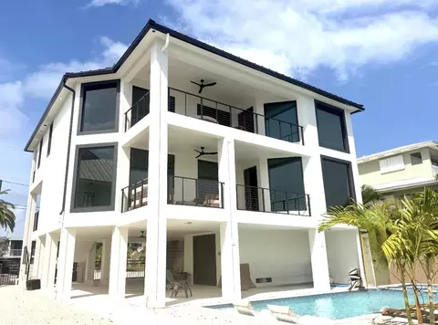 618 E Caribbean Dr, Summerland Key, FL 33042