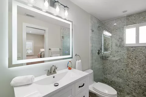 Bath - 202 Atlantic Blvd, Key Largo, FL 33037 photo 2 of 6