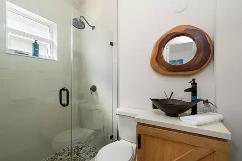 Bath - 202 Atlantic Blvd, Key Largo, FL 33037 photo 5 of 6