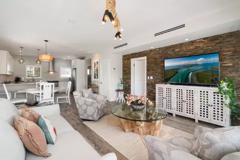Living - 202 Atlantic Blvd, Key Largo, FL 33037 photo 2 of 3
