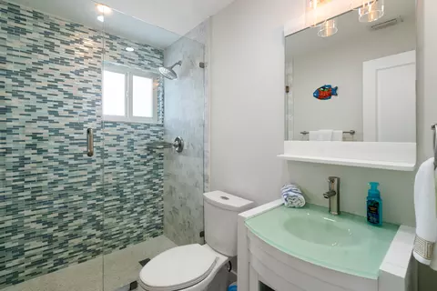 Bath - 202 Atlantic Blvd, Key Largo, FL 33037 photo 3 of 6
