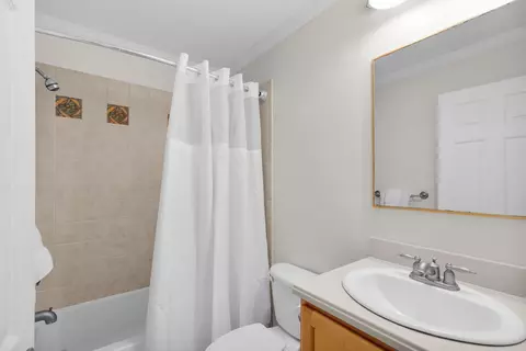 Bath - 320 24th Street Ocean Street Ocean, Marathon, FL 33050 photo 3 of 4