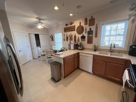 Kitchen - 320 24th Street Ocean Street Ocean, Marathon, FL 33050 photo 2 of 3