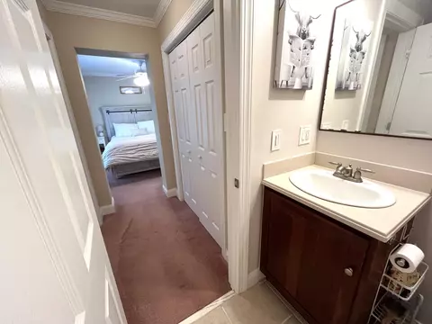 Bath - 320 24th Street Ocean Street Ocean, Marathon, FL 33050 photo 2 of 4
