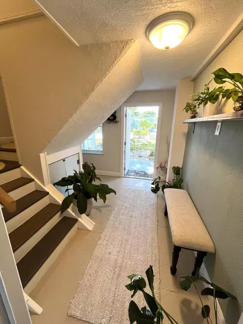 Entry Way - 320 24th Street Ocean Street Ocean, Marathon, FL 33050 photo 2 of 3