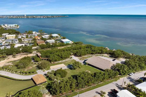View/Area - 970 95th Street Ocean Street Ocean, Marathon, FL 33050 photo 3 of 4