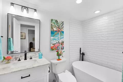 Bath - 970 95th Street Ocean Street Ocean, Marathon, FL 33050 photo 1 of 3