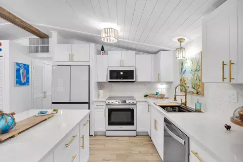 Kitchen - 970 95th Street Ocean Street Ocean, Marathon, FL 33050 photo 4 of 5