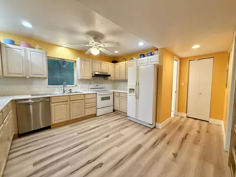 Kitchen - 6 Atlantic Dr, Key Largo, FL 33037 photo 1 of 4