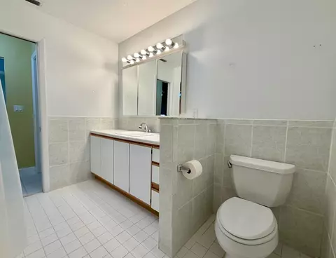 Bath - 6 Atlantic Dr, Key Largo, FL 33037 photo 6 of 6
