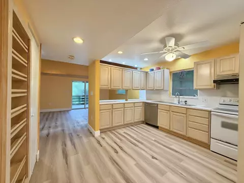 Kitchen - 6 Atlantic Dr, Key Largo, FL 33037 photo 3 of 4