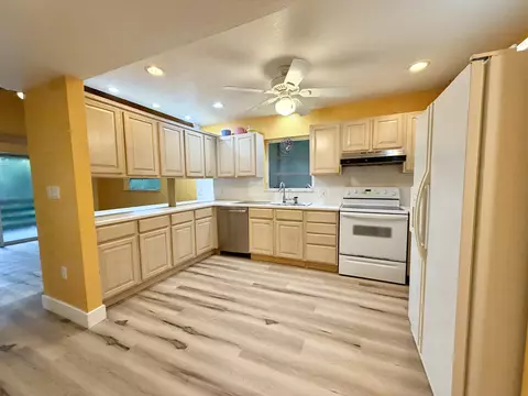 Kitchen - 6 Atlantic Dr, Key Largo, FL 33037 photo 4 of 4