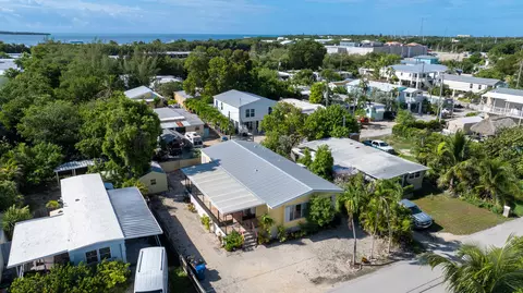 View/Area - 252 Oleander Dr, Key Largo, FL 33037 photo 3 of 10