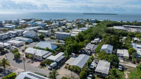 View/Area - 252 Oleander Dr, Key Largo, FL 33037 photo 7 of 10