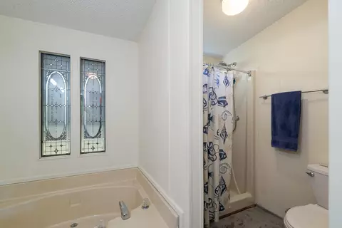 Bath - 252 Oleander Dr, Key Largo, FL 33037 photo 2 of 3