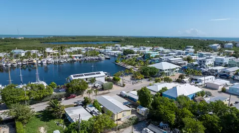 View/Area - 252 Oleander Dr, Key Largo, FL 33037 photo 9 of 10