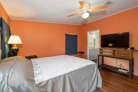 Bedroom - 252 Oleander Dr, Key Largo, FL 33037 photo 4 of 4