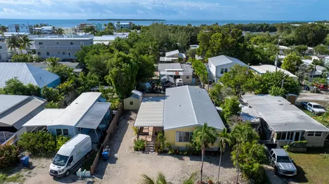 View/Area - 252 Oleander Dr, Key Largo, FL 33037 photo 5 of 10