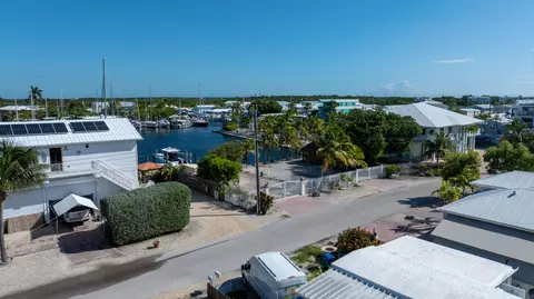 View/Area - 252 Oleander Dr, Key Largo, FL 33037 photo 4 of 10