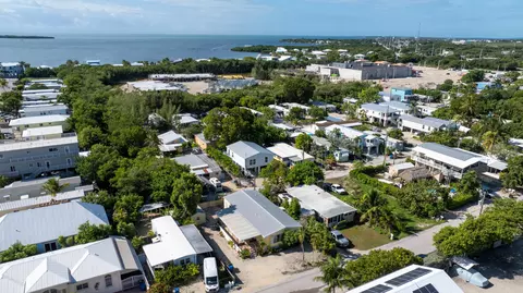 View/Area - 252 Oleander Dr, Key Largo, FL 33037 photo 6 of 10