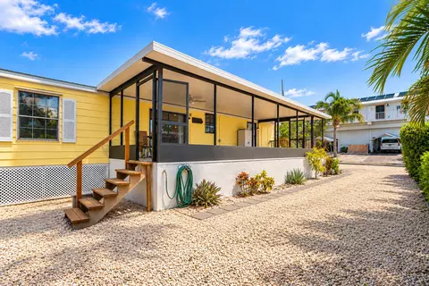 Exterior - 252 Oleander Dr, Key Largo, FL 33037 photo 4 of 6