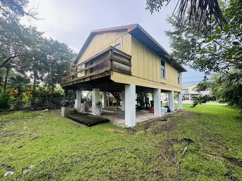 Exterior - 22960 Sharp Ln, Cudjoe Key, FL 33042 photo 5 of 6
