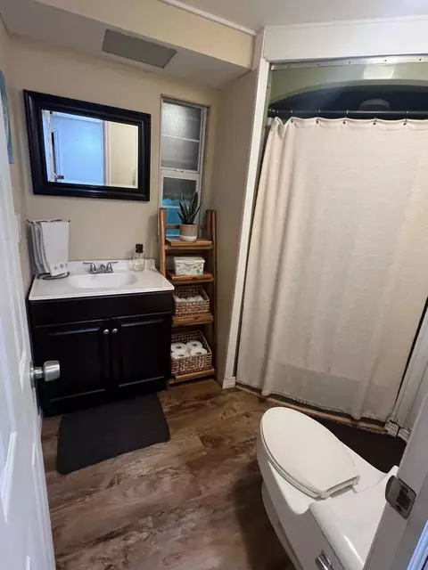 Bath - 309 Lance Ln, Key Largo, FL 33037 photo 1 of 2