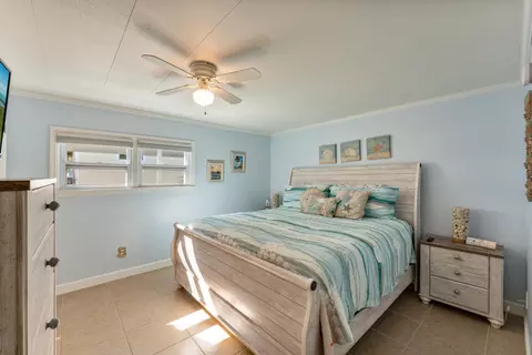 Bedroom - 712 26th St, Marathon, FL 33050 photo 3 of 4