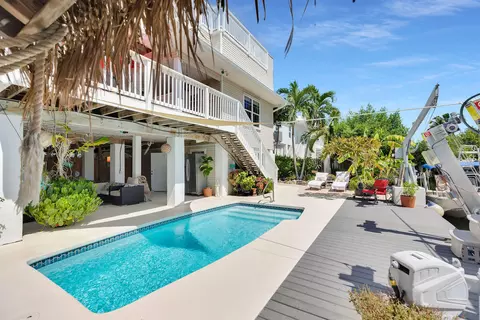 27416 Tobago Ln, Ramrod Key, FL 33042