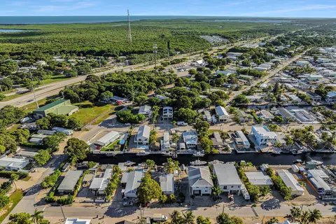 View/Area - 308 Vaca Rd, Key Largo, FL 33037 photo 2 of 9