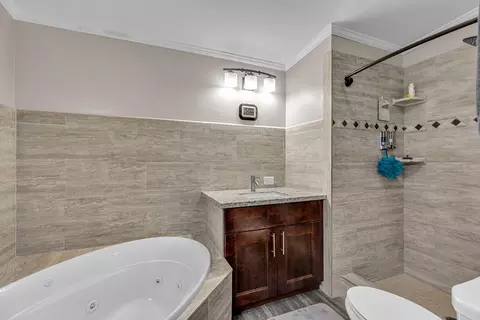 Bath - 308 Vaca Rd, Key Largo, FL 33037 photo 2 of 4