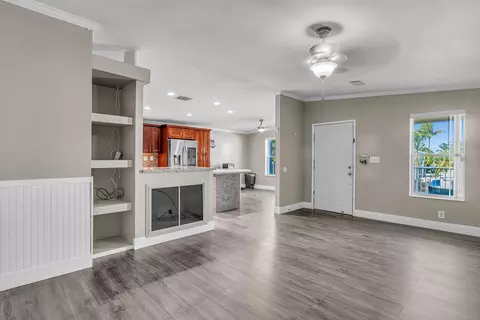 Living - 308 Vaca Rd, Key Largo, FL 33037 photo 4 of 5