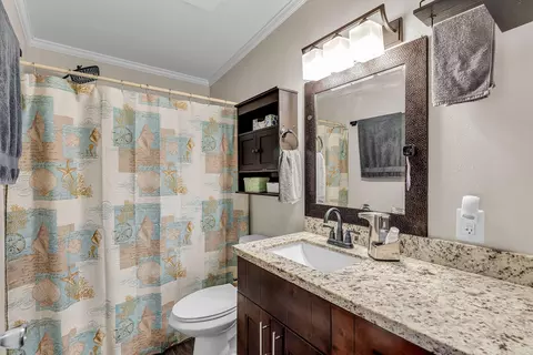 Bath - 308 Vaca Rd, Key Largo, FL 33037 photo 4 of 4