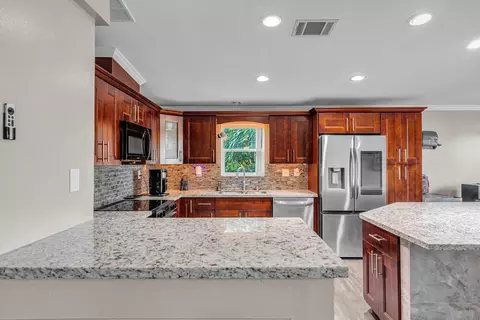 Kitchen - 308 Vaca Rd, Key Largo, FL 33037 photo 2 of 6