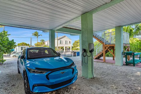 Exterior - 308 Vaca Rd, Key Largo, FL 33037 photo 3 of 7