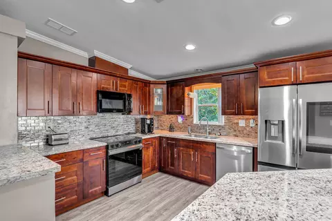 Kitchen - 308 Vaca Rd, Key Largo, FL 33037 photo 3 of 6