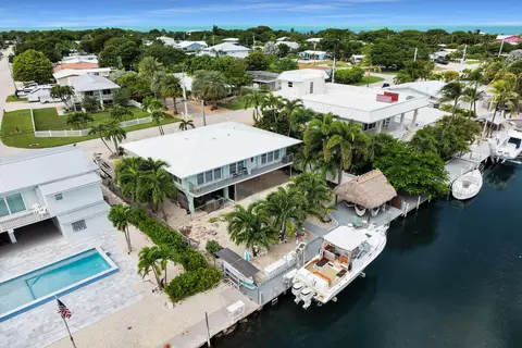 View/Area - 2110 Dolphin Dr, Marathon, FL 33050 photo 4 of 7