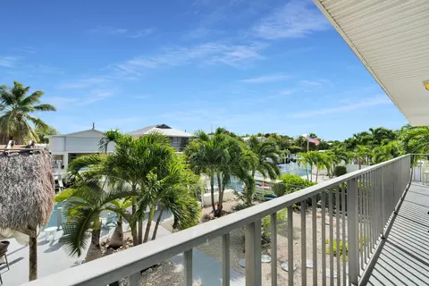 Exterior - 2110 Dolphin Dr, Marathon, FL 33050 photo 2 of 13
