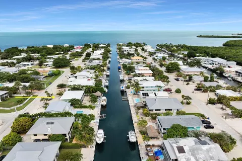 View/Area - 2110 Dolphin Dr, Marathon, FL 33050 photo 2 of 7
