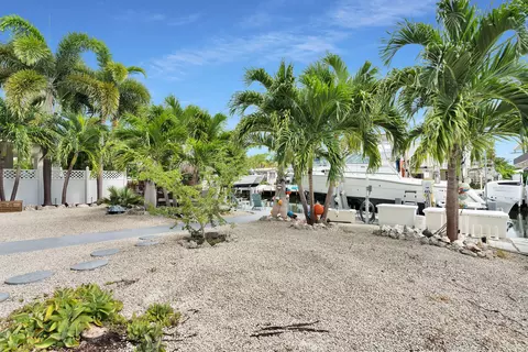 Exterior - 2110 Dolphin Dr, Marathon, FL 33050 photo 7 of 13