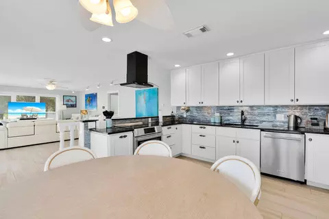 Kitchen - 2110 Dolphin Dr, Marathon, FL 33050 photo 4 of 5