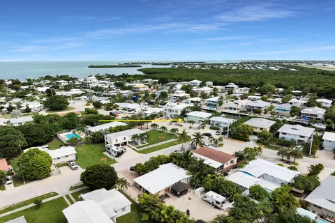 View/Area - 2110 Dolphin Dr, Marathon, FL 33050 photo 1 of 7