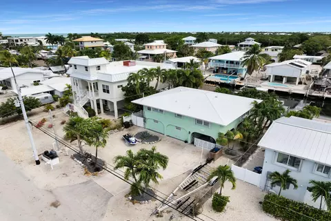 View/Area - 2110 Dolphin Dr, Marathon, FL 33050 photo 6 of 7