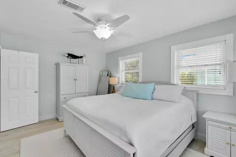 Bedroom - 2110 Dolphin Dr, Marathon, FL 33050 photo 5 of 6