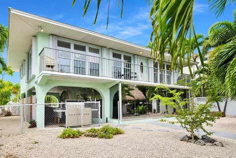 Exterior - 2110 Dolphin Dr, Marathon, FL 33050 photo 12 of 13
