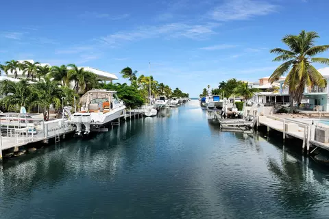 View/Area - 2110 Dolphin Dr, Marathon, FL 33050 photo 3 of 7