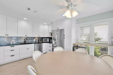 Kitchen - 2110 Dolphin Dr, Marathon, FL 33050 photo 2 of 5