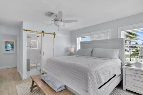 Bedroom - 2110 Dolphin Dr, Marathon, FL 33050 photo 2 of 6